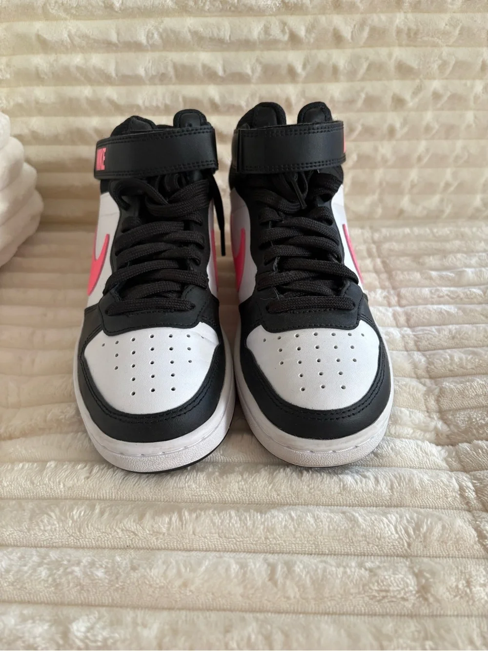 Nike Kids Mid-Top Sneakers in Black, White & Pink